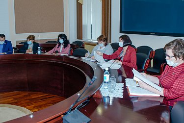 Депутаты готовятся к заседанию ЗС